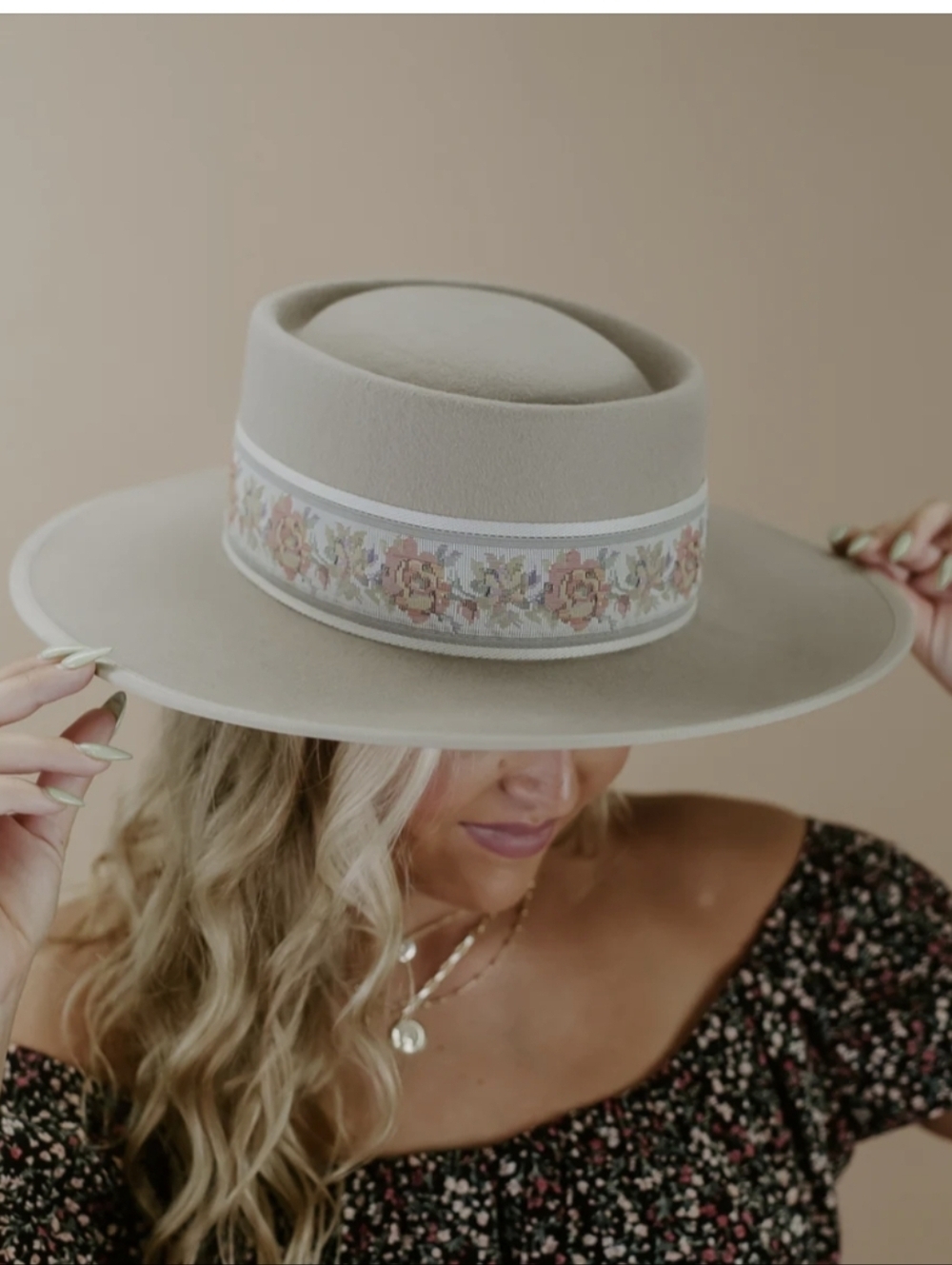 Unbranded Wide-Brim Southern Bell Cream Wool Hat with Floral Band - Size 7 1/8